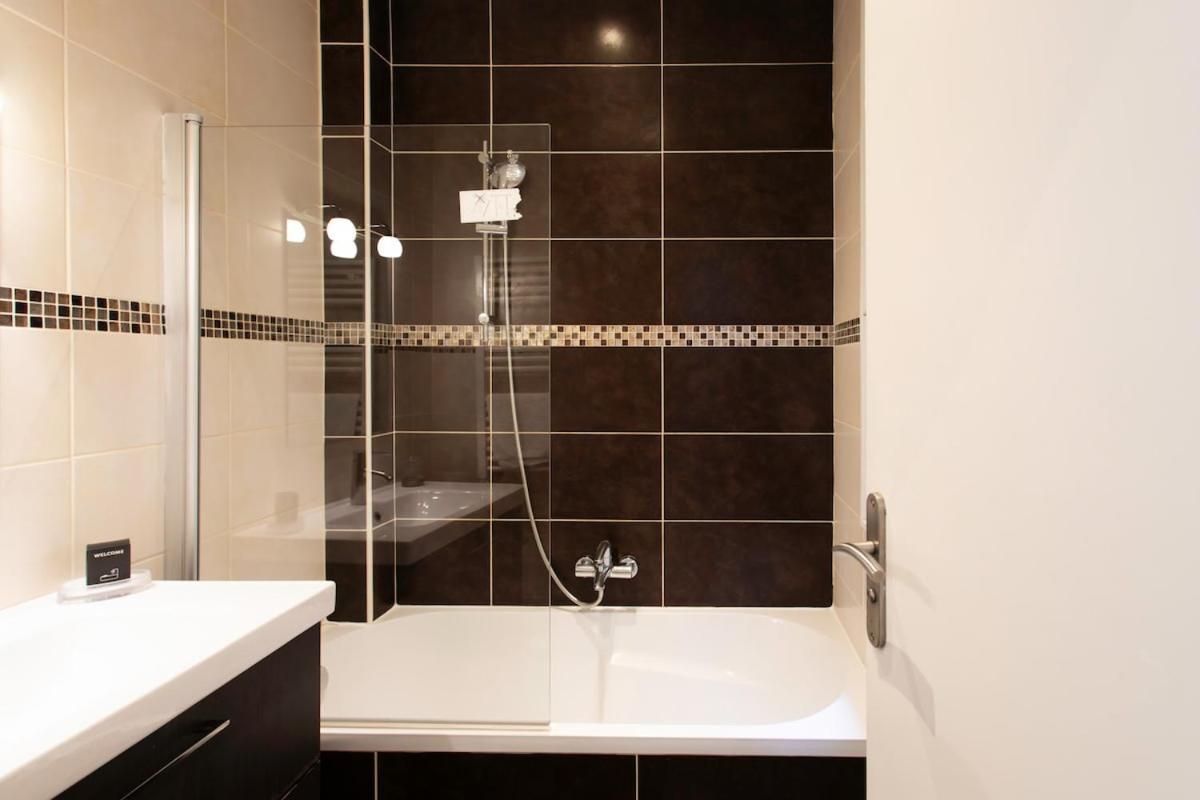 #37 1bdr Bagatelle, Promenade, Sea Front Balcony & Ac Apartment