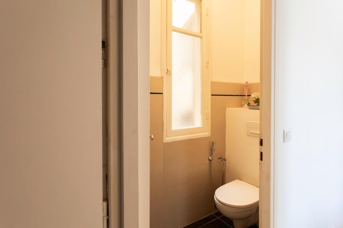 #37 1bdr Bagatelle, Promenade, Sea Front Balcony & Ac Apartment