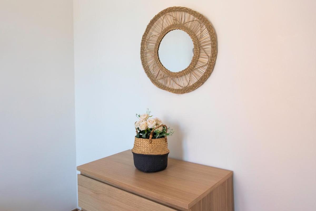 #37 1bdr Bagatelle, Promenade, Sea Front Balcony & Ac Apartment